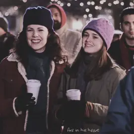 #GILMOREGIRLS ౨ৎ schools about to start for me which means its basically christmas?? scp: dorkypacks #foryoupage #rorygilmoreedit #lorelaigilmoreedit #omgpage christmas edit