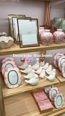 Novas decorações que chegaram na casa Riachuelo 🧺🌸🌊🎐🤎 bora dar nossa voltinha no shopping e fazer nossa terapia? Um tour mostrando as novidades/lançamentos @casariachuelo @Riachuelo (coleção de verão, a volta do marrom duralex na decoração, coleção louças da Hello Kitty, coleção Louças do Stitch, roupa de cama de ursinhos, decoração rústica, estilo asteca e maia, mesa posta com temática mar, decorações rosa delicada vibe primavera, mesa posta, room decor, Kitchen decor, girly decor) #riachuelo #tour #hellokitty #homedecor #decoration 