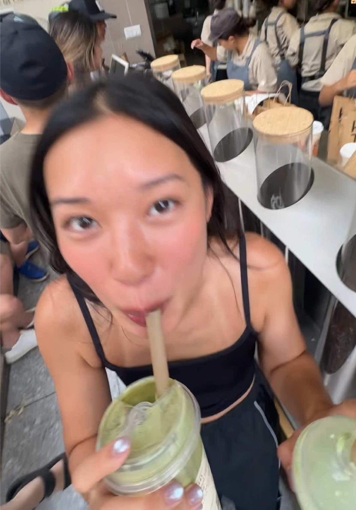 does this lisa drink make me a performative matcha girl? 😭 #HEYTEApartner #coconutcloud #matcha #lisa #blackpink