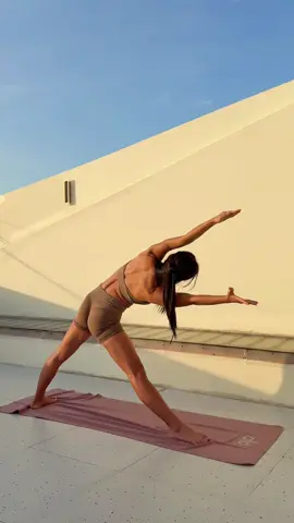 Ｙｏｇａ Ｆｉｔ(Yoga ✦ Fitness ) 요가핏 복근🔥 여기서 찍은 영상들, 곧 보여드릴게요! 같이 매트 위에서 복근 단단히 만들어요 🧘🏻‍♀️💪 #요가핏 #요가 #피트니스 #요가소리 #박소리     