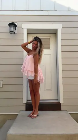 this top is so fun :) #OOTD #flowytop #cutetop #whiteminiskirt #girly 