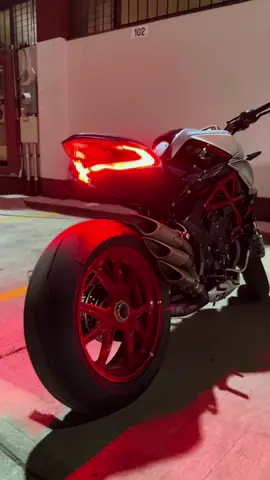 🍑 #mvagusta #mvagustadragster800rr #biker #ducati @MV Agusta Los Angeles 