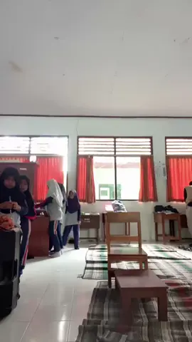 berjogett🕺🕺 @Univ. Bhinneka Tulungagung  #kkn2025 #ubhitulungagung #tulungagung24jam #fypシ゚viral #xyzbca 