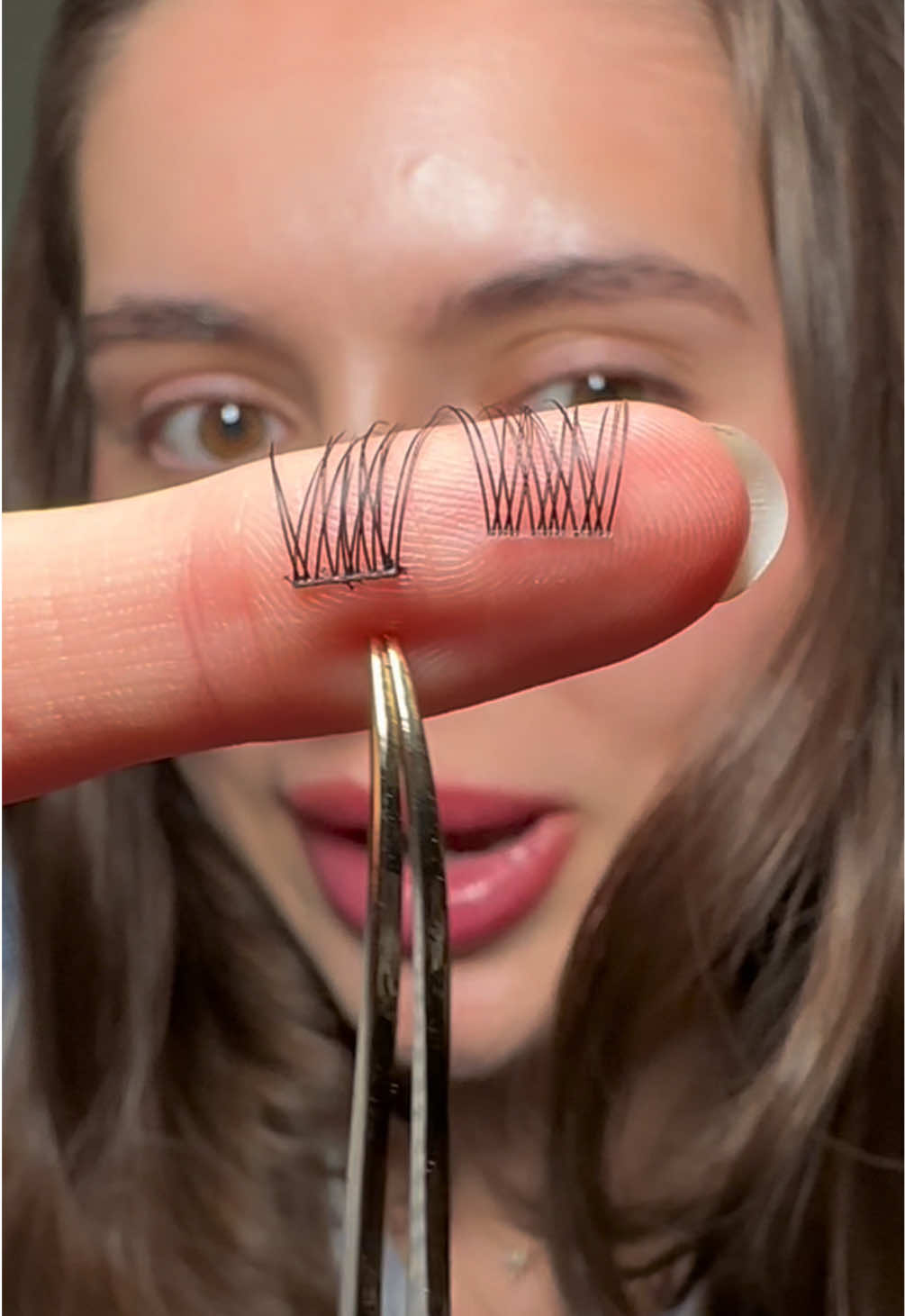 The MOST NATURAL eyelash clusters you’ll ever see 😍 #eyelashes #eyelashclusters #naturallashes #wispylashes #lashextensions 