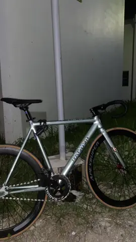 ALL NEW RAGUSA APEX SUPER FIXIE FRAME RAGUSA APEX SUPER ALLOY 6061 T6 SMOOTH WELDING FORK:RAGUSA APEX SUPER ALLOY 6061 T6 SMOOTH WELDING HUB:RAGUSA RF-600 2BEARING ALLOY SPROCKET:FIXIE 16T/FREEWHEEL. 16T CRANK:RAGUSA HOLLOWTECH ALLOY ARM+CHAINRING 48T RIM: ALLOY 6061 FRONT 50MM/REAR 60MM TIRE:TANWALL 700*25C DROPBAR:ALLOY 400MM*22.2*31.8 STEM: ALLOY AERO 100MM SEATPOST:ALLOY 27.2 HEADSET:44-44MM PEDAL:ALLOY 1021 BALLBEARING CHAIN:OLIVE 114L CP SIZE:46/48/50 #RAGUSA #viral #fixiegearphillipines  #APEXSUPERFIXIE#fyp 