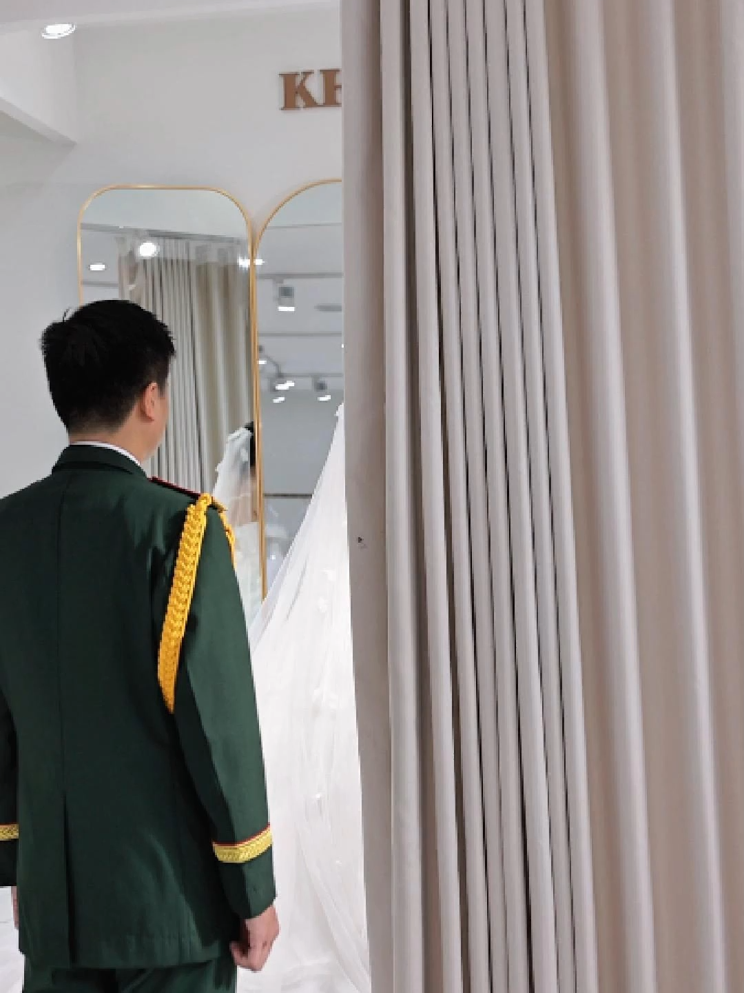Cuộc đời này anh đã dành 1 nửa cho tổ quốc, một nửa còn lại anh chỉ dành cho em... #weddingdress #prewedding #chupanhcuoi #xuhuong #vaycuoi #tips#congannhandan