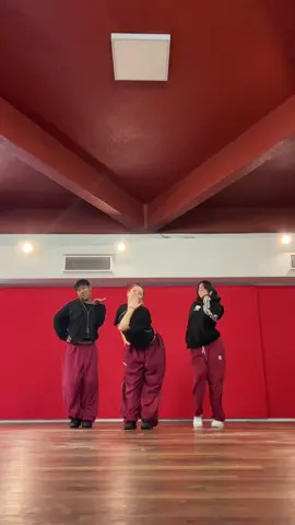 haciendo mi trend con mis alumnos del amourrrrr / estamos viendo y compartiendo con cami todos sus videosssss los amamos 😍 #femme #trend #baile #coreo 