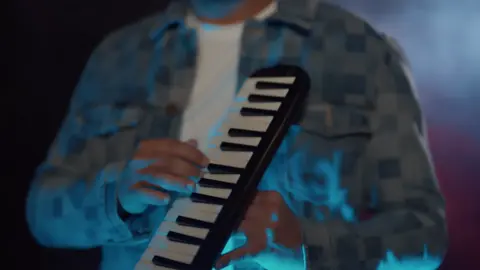 Yeni isimiz tam versia youtube kanalimda izleye bilersiz 