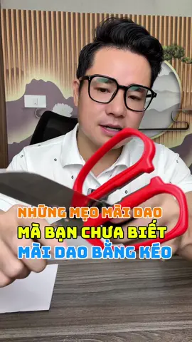 Những mẹo mài dao có thể bạn chưa biết: mài dao bằng kéo. #dingiadung #meovat #meohay #maidao 