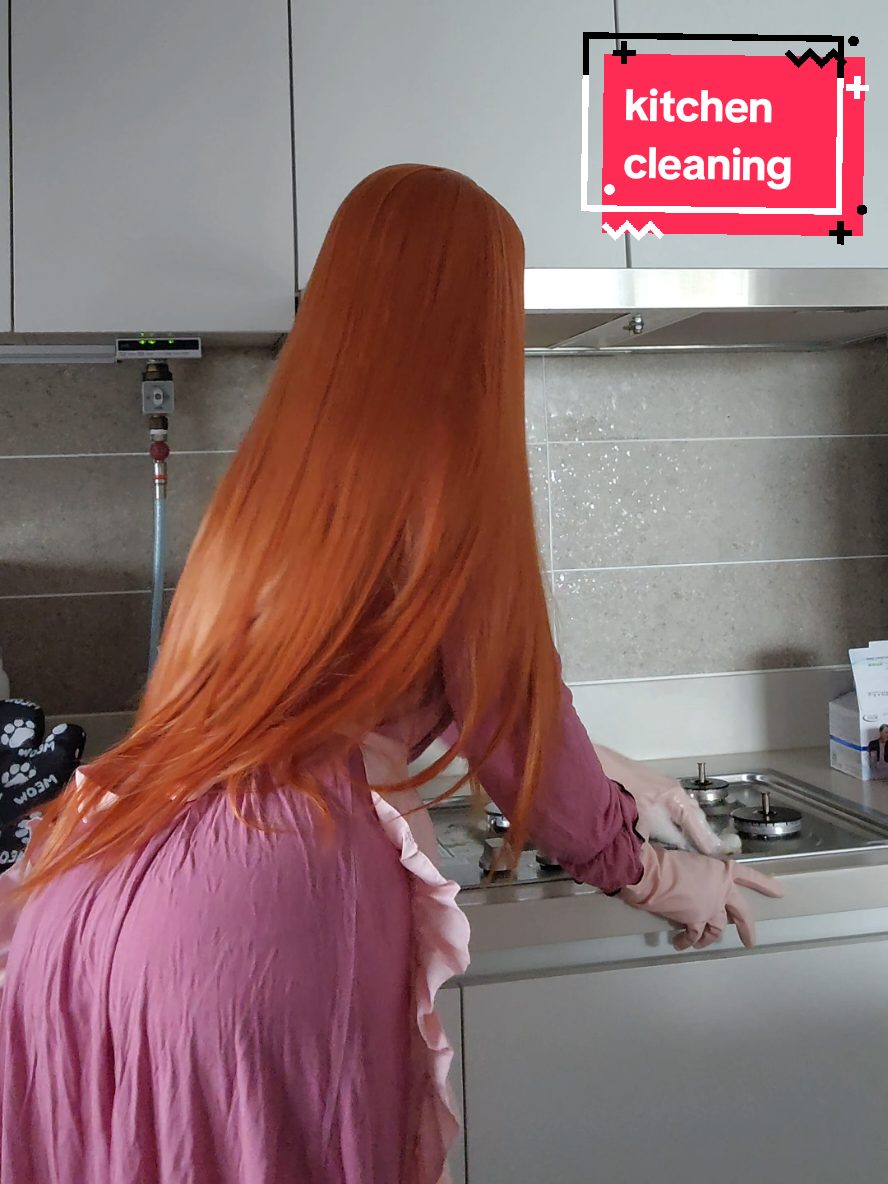 housewife lifestyle house girl cleaning her home oddly satisfying asmr #cleanwithme #CleanTok #rubbergloves #dishwashing  #creatorsearchinsights 