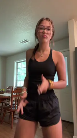 idk what to post so here #embarrasing #cringe #dance? #fypシ #ryderrenee 