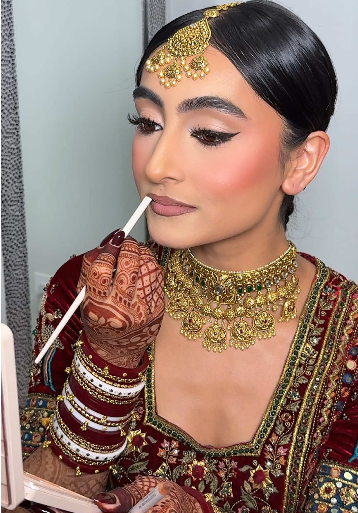 Final touches by the bride herself ✨ Because true Punjabi bridal grace is carried with confidence 🤎 #punjabibride #weddingtiktok #bridalmakeup #vancouver 