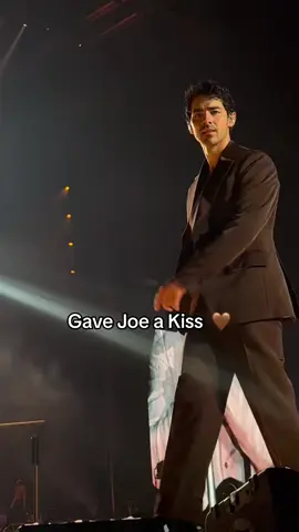 Wonder if you ate it @joejonas or did it melt 🤔  I obviously didn't offer Nick one, I didn't have sugar free !