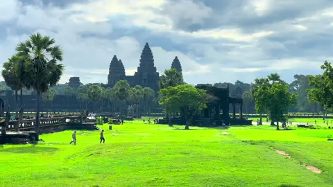 Angkor Wat  ប្រាសាទអង្គរវត្តដ៏ស្រស់ស្អាតនារដូវវស្សា☘️☘️💚#angkorwat#cambodia 