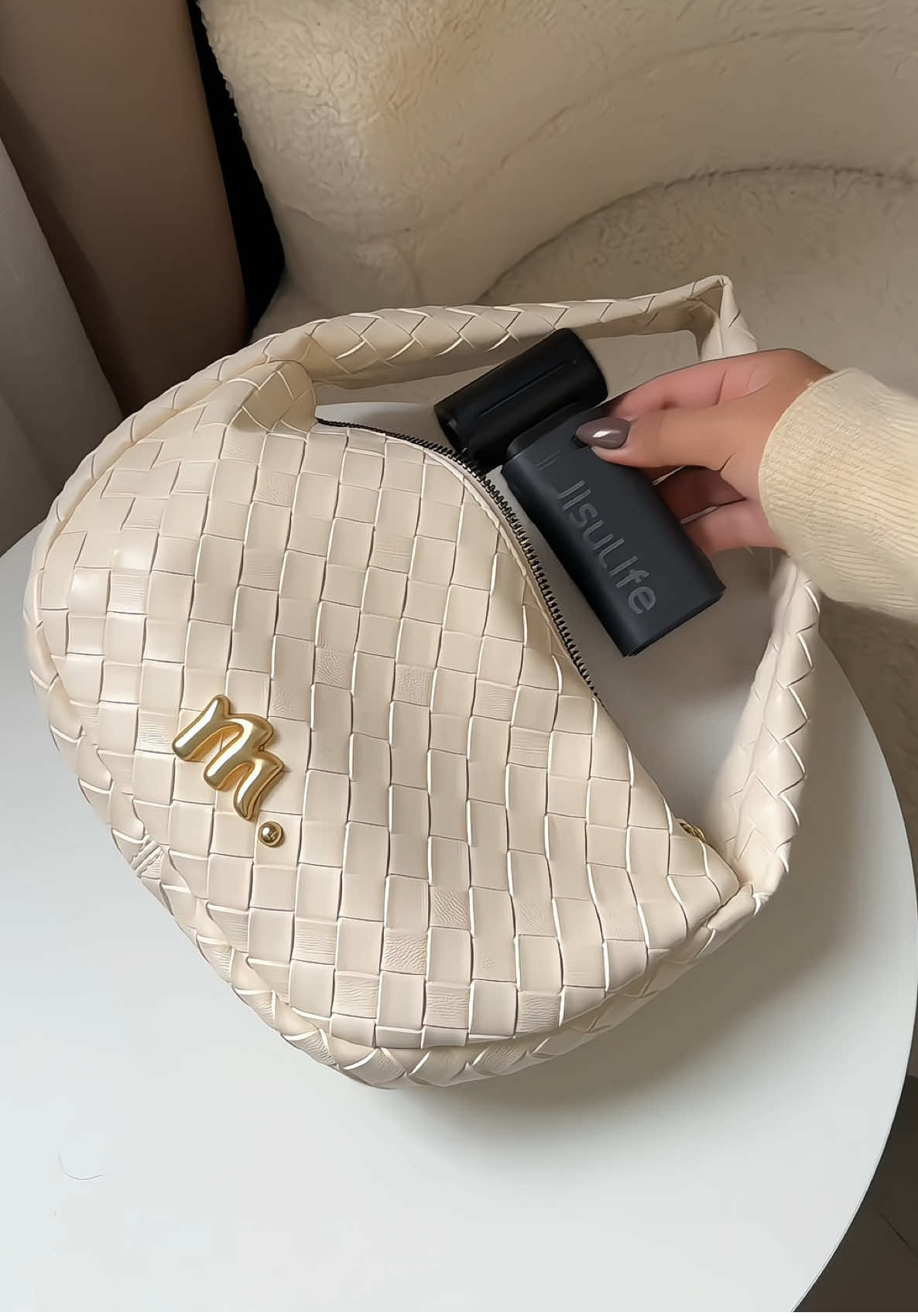 the woven bag of my dreams! 💌 #fiabag #mossdoom #wovenbag #handbag #shoulderbag 