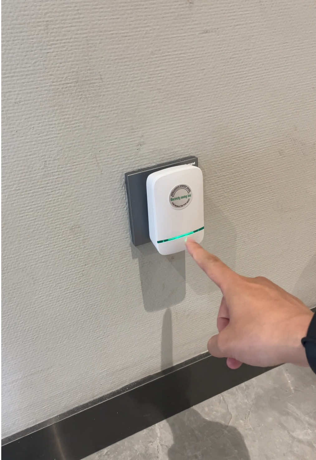 Stop wasting electricity, smart homes already use it. The real power-saving solution.#powersaver #savemoney #smarttech #musthave 