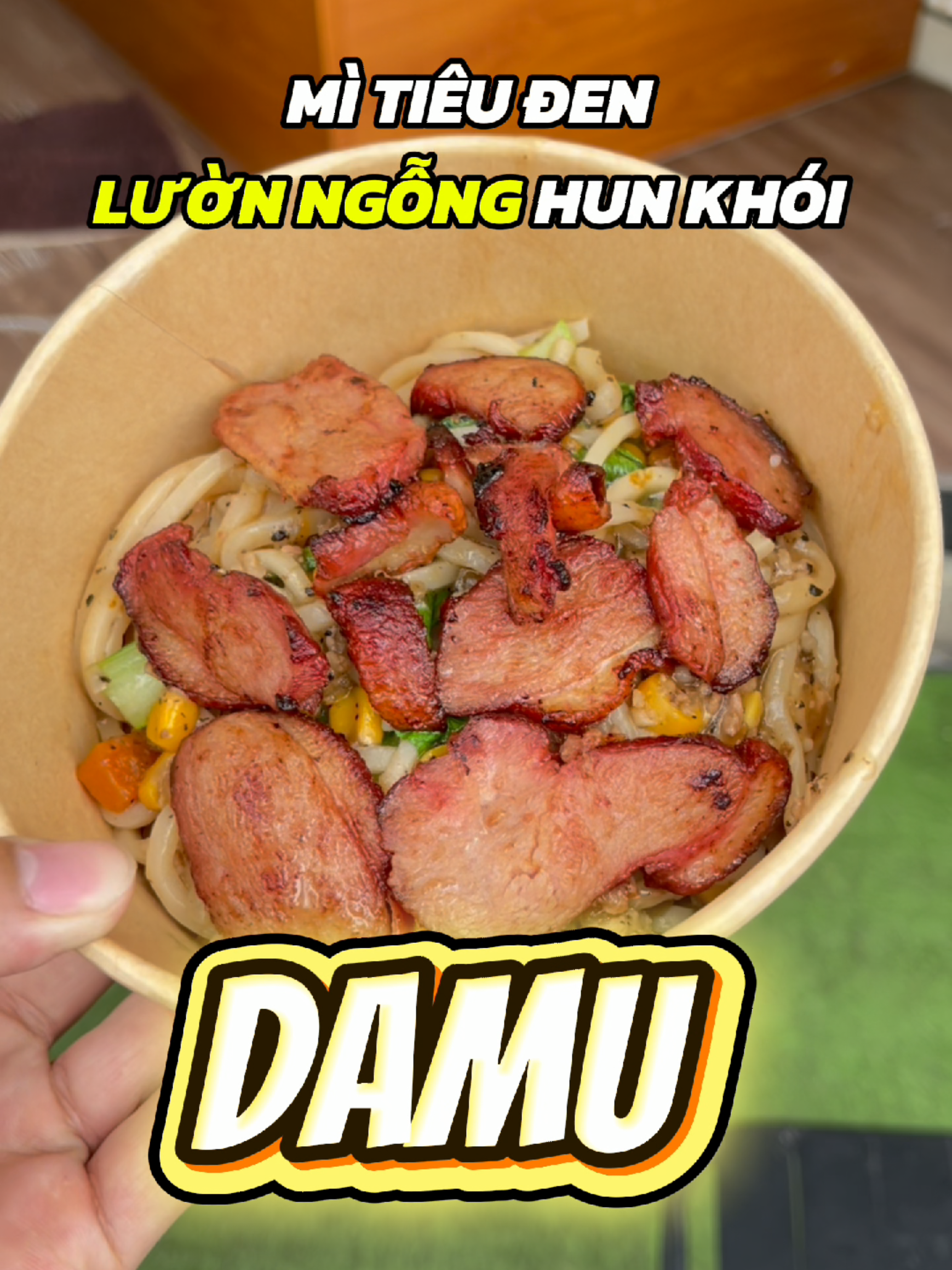 Mì tiêu đen lườn ngỗng hun khói, còn gì bằng khi món mới vừa ra mắt mà mình chia sẽ cho nhiều người yêu thương những người yêu quý mình đúng không nè, cọng mì thơm dai lườn ngỗng hun khói thì ngon không thể tả bằng lời được cả nhà mình ơi . Quan trọng hơn hết là . Giá thành rất là học sinh sinh viên luôn nè. Damu đồ ăn Đài giá Việt. Hãy ghé Damu trải nghiệm bạn#thudaumot #binhduong #damubanhnuong #xuhuong #trending 