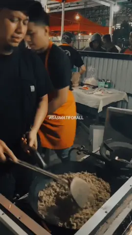 “Beda dari yang lain! 🍴 Nikmati sensasi Nasi Goreng Basmati dengan aroma khas, tekstur lembut, dan rasa gurih yang bikin nagih 😍 Beras basmati dikenal lebih sehat, rendah gula, dan pastinya bikin makan malam kamu terasa lebih eksklusif. Sekali #nasigoreng  #nasigorengmedan  #nasgor  #nasgorviral  #nasgorbasmati 