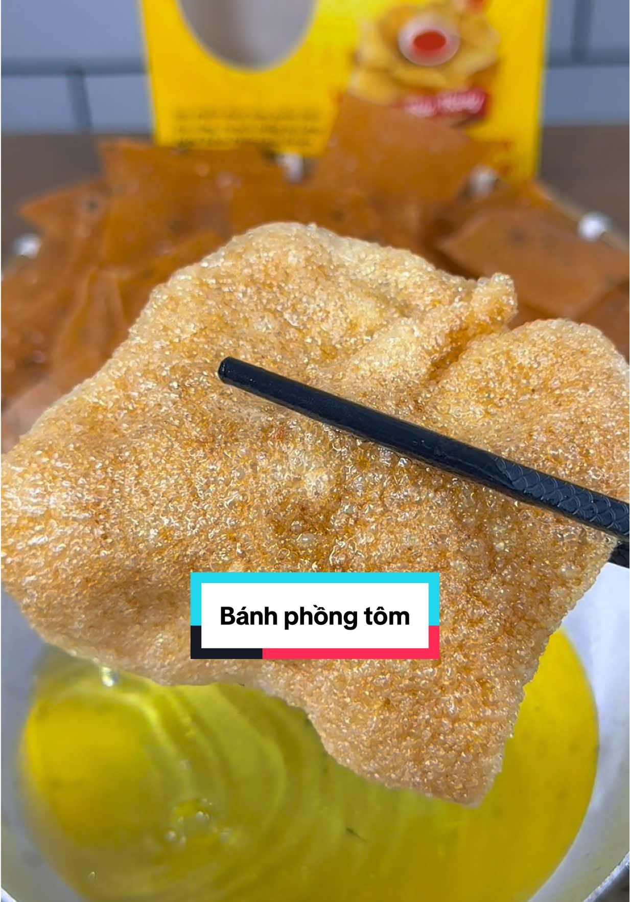 Thử 1 lần dùng bánh phồng tôm của nhà Lệ Quân Food này là mấy chị sẽ quên luôn những loại bánh phồng tôm trôi nổi ở ngoài kia cho mà xem 😋😋 #emcuaocne #riviewfood #mukbang #thichanngon #banhphongtom