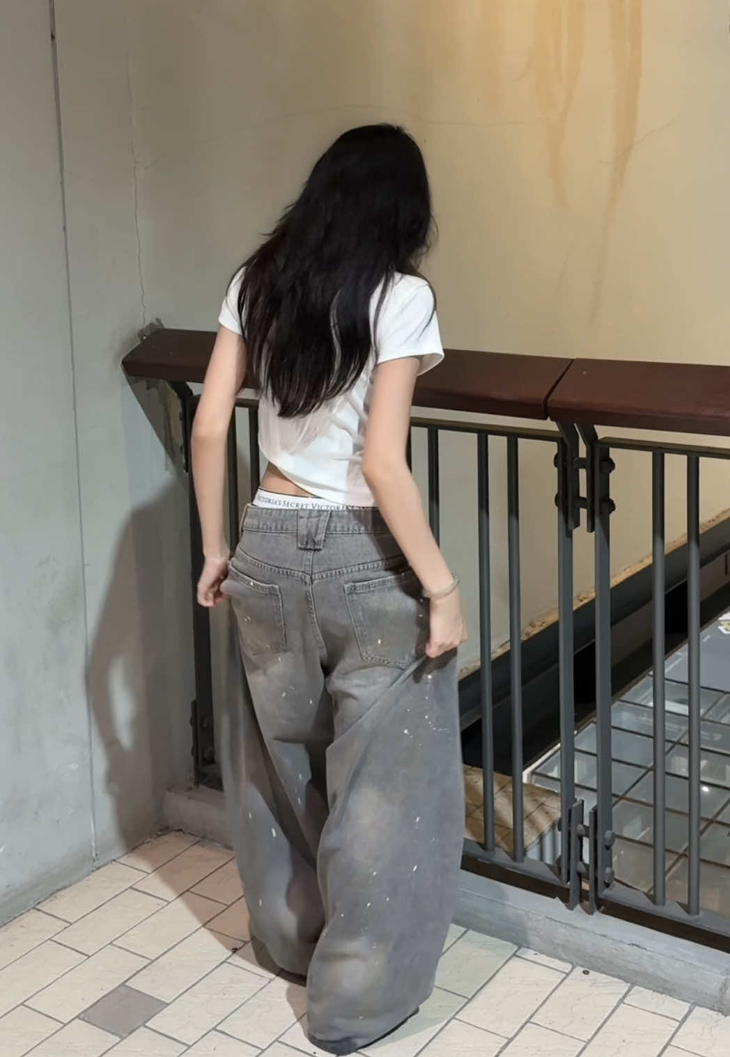 🩶🤍 #OOTD #jeans #กางเกงยีนส์ #baggyjeans #กางเกงขายาว 