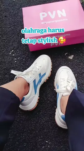 #sepatucewek #sepatuwanita #pvnfashion #sepatupvn #sneakers 