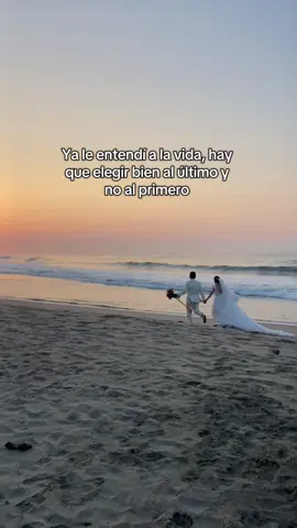 El amor verdadero no se trata de ser el primero, sino de ser el último y el definitivo. 💍🌅 En Trendé Weddings hacemos que ese ‘sí para siempre’ sea tan mágico como lo soñaste, con escenarios frente al mar y detalles que reflejan tu historia. 🤍 📲 Escríbenos y empieza a diseñar la boda de tu vida. #weddingplanners #organizadordeeventos #bodas2025 #trendebodas #huatulcooaxaca 
