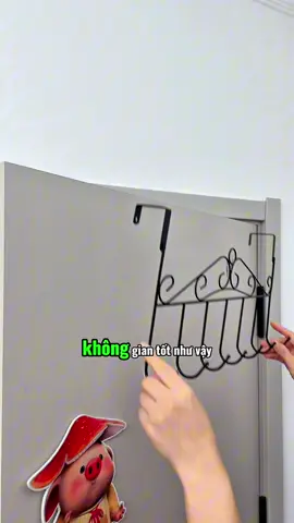 Nếu bạn muốn tận dụng không gian phía sau cửa, hãy dùng móc treo cửa này. Sau giờ làm, bạn sẽ có chỗ treo túi xách, mũ nón và quần áo. Bạn có thể treo chúng trên cửa phòng ngủ và phòng tắm!! #thietthuc #moctreoquanaosaucua #tienich #giadungnhatam #jizonguyen 