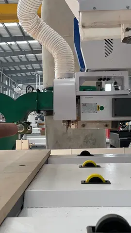 Rotary saws can cut at any angle. The automatic tool changing spindle is equipped with a large-capacity tool magazine, which can be used for engraving, milling, drilling, cutting and blanking.#BlueElephant#woodworkingmachinery#engravingmachine#furniture#foryou#cnccuttingmechine#furnitureandequipment#woodworkingmachinerymanufacturers 