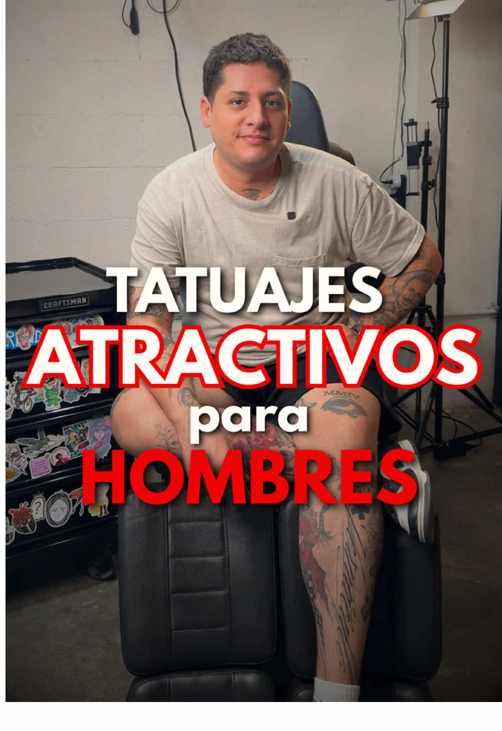 ¿Los tatuajes pueden hacerte ver más atractivo? 👀 Sí… pero depende de en qué zona los lleves. ✨ Cuello: elegante y llamativo. 💪 Pecho: perfecto si tienes buena simetría. 🎨 Antebrazo: ideal para piezas artísticas con detalle. 💬 Mujeres, confirmen en los comentarios  📲 ¿Y tú qué opinas? cuéntamelo aquí abajo y si te gustó el video, sígueme para más  #Tattoo #Tatuajes #TattooArtist #Tatuador #ElArquiRegio 