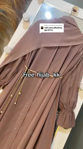 Membalas @verasantika36 free hijab  kk abaya nya #fyp #abayastyle #abayagirls #abayafashion #abayadubai #abaya #warnakhaki #gamiskhaki 