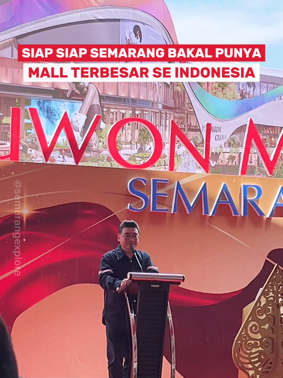 Impian menjadi kenyataan! Mall terbesar se-Indonesia dengan view ciamik bakal hadir di Kota Semarang. Pakuwon Permai secara resmi memulai pembangunan Pakuwon Mall Semarang, sebuah proyek ambisius yang akan menjadi mall terbesar kedua di Indonesia melalui seremoni groundbreaking yang telah dilaksanakan pada 18 Agustus 2025. Berlokasi strategis di kawasan premium Gombel, proyek ini memiliki nilai investasi mencapai Rp 5,6 triliun. Dengan total area seluas 12,7 hektar, Pakuwon Mall Semarang dirancang untuk menjadi destinasi terpadu. Rencananya, Superblok ini akan dilengkapi dengan mal, piazza, exhibition dan convention hall, dua hotel bintang 4 dan 5, serta ballroom berkapasitas 3.000 orang. Tak hanya itu, fasilitas parkir mampu menampung hingga 5.000 mobil dan 3.000 motor. Ditargetkan beroperasi pada tahun 2029, Pakuwon Mall Semarang diharapkan tidak hanya menjadi pusat perbelanjaan, tetapi juga ikon baru yang akan memajukan perekonomian dan pariwisata di Kota Semarang. #semarang #pakuwon #pakuwonmall #groundbreaking 