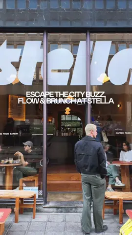 It’s Sunday morning and you have your yoga class at your favorite coffee shop 💚  #stella #stellabrussels #coffeeshop #yoga #slowmorning 