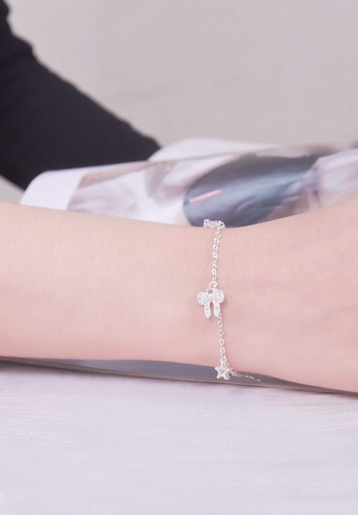LT0225 – Lắc tay hoa mix charm sao mặt nơ tiểu thư, đúng chuẩn gu tiểu thư sang mà vẫn xinh💗🌷#tleejewelry #daychuyenbactlee #lactaybactlee #khuyentaibactlee #trangsuc 