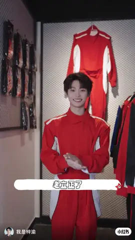 [2025.8.20] Tử Du update xhs . Mở khoá trò chơi mới.       ————                             Trong khi các chị ở nhà lo lắng cho ẻm thì ẻm đang đi đua xe rất chill nhé☺️.             #ziyu #tửdu #梓渝 #viraltiktok 