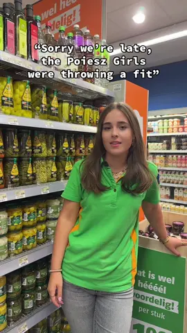 Wie wil er nou geen @Kesbeke crocks?🤩 Maak je outfit compleet met deze fantastische stappers. #poieszbalkbrug #kesebekecrocks #balkbrug #poieszsupermarkten 