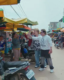 ENO E4 ចុះផ្សព្វផ្សាយផលិតផលទឹកអប់ U-Wellរបស់កូនខ្មែរ ផ្អើលពេញផ្សារត្រាំខ្នារ 😁🇰🇭 🙏អរគុណដល់អាជីវករនិងអ្នកប្រើប្រាស់ដែលរួមគាំទ្រផលិតផលខ្មែរ 🇰🇭   #UWellPerfume  #UWellCambodia #perfumes #SmellGoodFeelGood #smell  