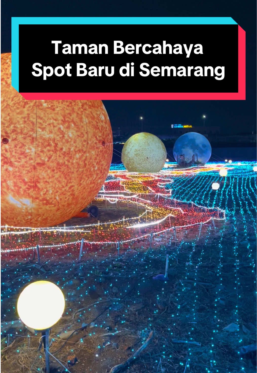Spot Liburan Baru di Semarang Warga semarang udah pada tau belum kalo ada taman bercahaya baru di semarang, bisa jadi spot liburan bareng temen atau keluarga.. 📍(Lokasi ada di akhir video ya) Lebih seru kesini nya barengan, dan biar lebih praktis naik GrabCar Hemat aja, tarif nya mulai 12ribu, nggak ribet, kode promo auto terpasang.. @Grab Jawa Tengah  #GrabCarHemat #GrabJateng  #semarang #jawatengah #jateng 