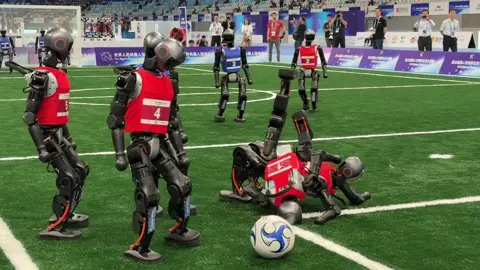 @Booster Robotics #WorldRobotGames #Robot #airobot #austinrobot #roboten An interesting scene from the AI Robot Football at the 2025 World Robot Games: the clashing sound of steel bodies.