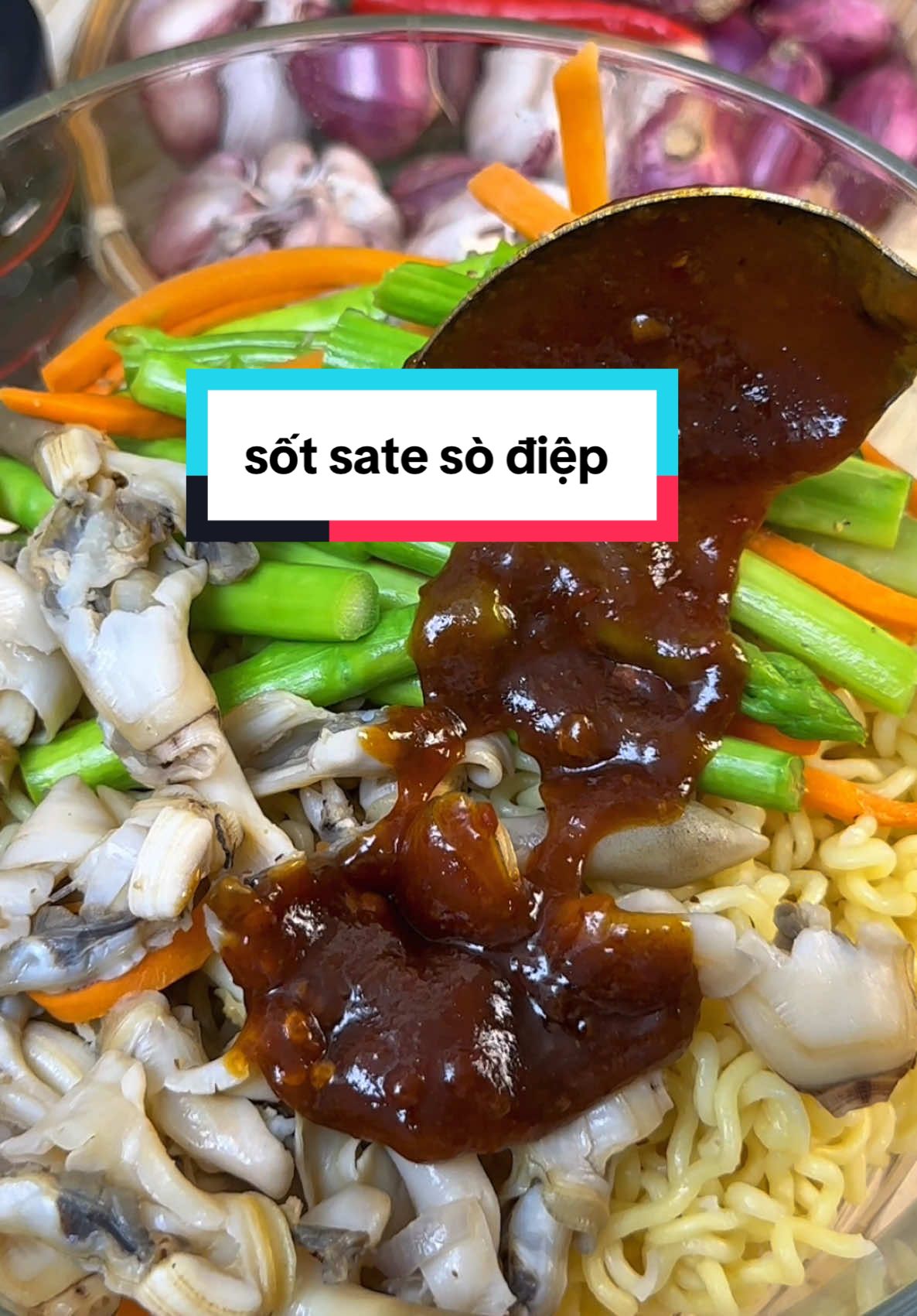 Mì trộn siêu ngon đậm vị hấp dẫn với sốt sate sò điệp nè mấy bà thử trộn vs nhiều món khác nửa nha #ancungtiktok #food #duyenoioi #reviewfood #sotsatesodiep #mitronsate 