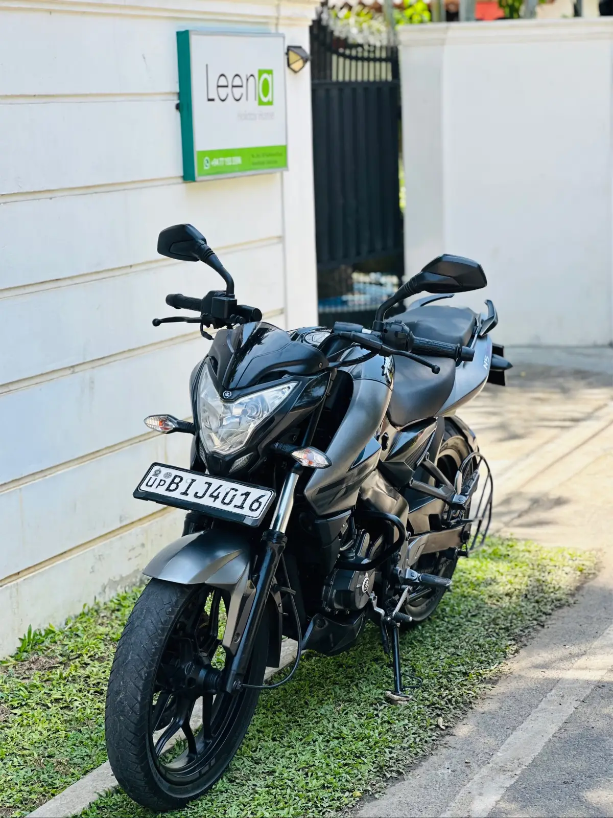 Ns 200💥  For sale ❕🚀 ✨ BIJ   #### 🖤 🏍 Bike          :  Ns 200 ✍🏼 Register   : 2020 ⛽ Fuel          : Petrol 🌈 Colour      : black  ✨1 Owner bike  ✨Millage 290000 Km ✨All old documents have ✌🏻 ✨Bike Fully Top Condition 🔥 ✨Chain sprocket ⚙️ 💯  ✨Engine 💯 ✅ ✨Body 💯 ✅ ✨Engin oil 💯 ✨Clear Document 📑 ✨Well Maintained Bike 🥇 ✨Tyres good condition ✅ ✨License and Insurance up to date ✌🏼 ✨Documents Clear 📑 ♦️ Price  Negotiable upon inspection🔰 📌 Finance Services available 🙋🏻‍♂️ ✨Down payment 320000 👍🏻 📍location , batticaloa Kattankudy  Contact ,0767397454 📞