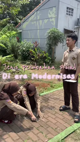 Dulu surat jadi kabar, sekarang layar jadi saksi. Perubahan sosial modern, bikin dunia makin terkoneksi. Tau nggak, kenapa hidup kita sekarang beda banget sama dulu? Ini dia wujud perubahan sosial di era modernisasi! Kami dari Kelompok 4 Sosiologi yang beranggotakan : ▪︎ Azaura Syalaisa  ▪︎ Emery Thoriq A  ▪︎ Lely Damayanti  ▪︎ Novia Azhar  Akan menyajikan beberapa contoh perubahan sosial di era modernisasi, selamat menyaksikan! 😻 #fyp #onzedix #sosiologi  @☆ @lai🐚 @ley @erik 