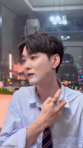 친한동생한테 뽀뽀하고 반응보기 @이범 