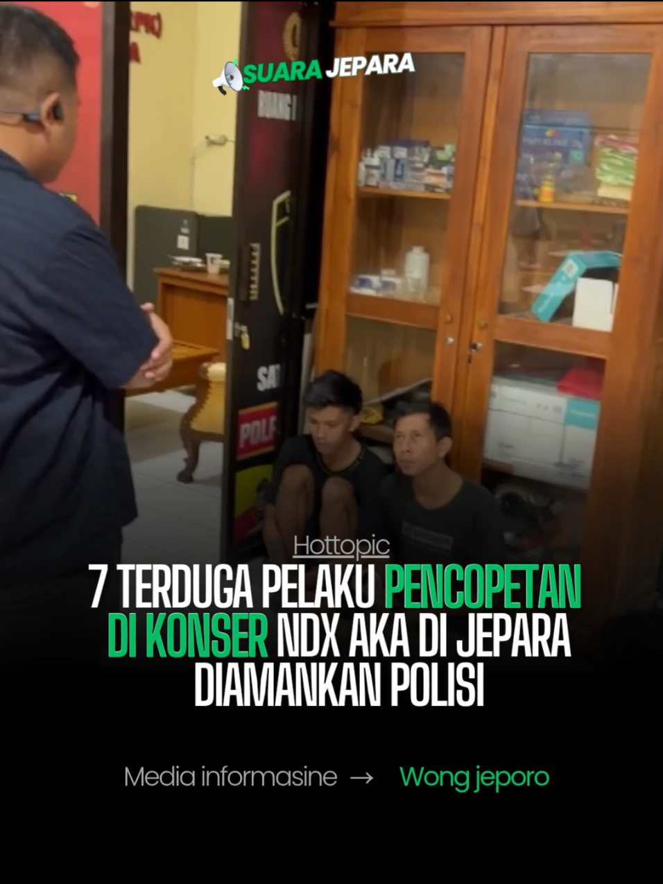 Kasat reskrim polres jepara, Akp M Wlildan umar rela menginformasikan kepada Masyarakat  kabupaten Jepara  bahwasanya pada Selasa 19/08/2025 malam unit Resmob dan unit ppa satreskrim polres Jepara telah mengamankan 7 orang terduga pelaku pencopetan di konser NDX AKA yang berlangsung di alun alun 1 Jepara  untuk sementara barang bukti yang di amankan adalah  6 unit handphone . bagi warga yang merasa kehilangan barang berharga silahkan datang ke polres Jepara untuk membuat laporan kehilangan agar pelaku bisa di tindak lanjuti secara hukum yang nberlaku. #suarajepara #jepara #jeparaupdate #ndx 
