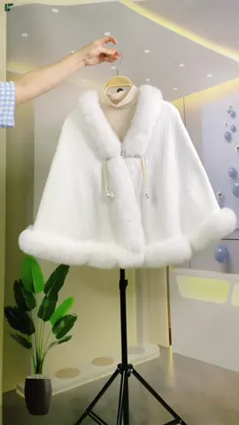 Áo choàng viền lông dáng ngắn #aochoang #aokhoac #doboxinh #thoitrang #xuhuong 