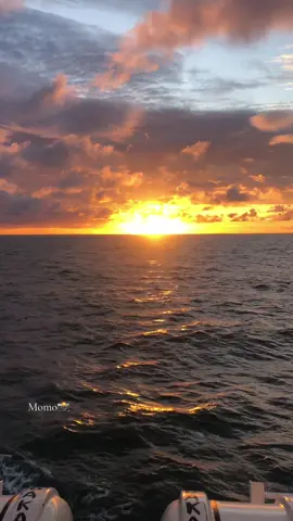 Lever du soleil à bords de Aguéne direction ziguinchor(Senegal🇸🇳)#lmdz #senegal #leverdusoleil #sun 