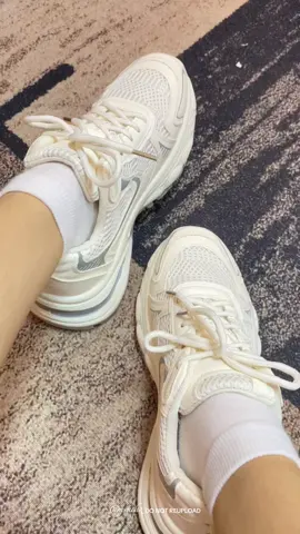 lf white shoes? got u! 💗 #whiteshoes #shoesrecommendation #jjsnchz_ 