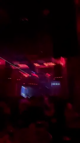 gak kalah asik mas mbak sama lagunya 🙈🤪 #pujasera #pujasera_manggabesar  #hawaii 