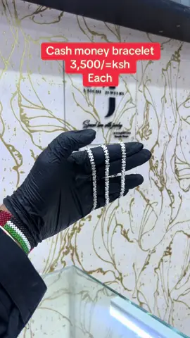 Bracelet at affordable price in our store today. Pure Silver #925  . Whatapp: 0715908145 & 0743249990 Instagram: @usiche_jewelry Location: Hison plaza G12,Biashara Street, Nairobi Kenya. Price:3,500/=ksh Delivery fee: 300/=ksh . Place your order today with us. . #Love #peace #humble #usiche        