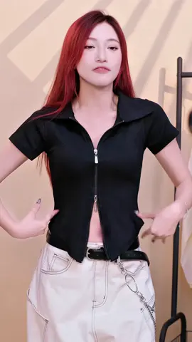 Chiếc áo khoá kéo hai đầu trẻ trung năng động là đây #thuchamchi #thoitrang #aoxinh #outfit #xuhuong 