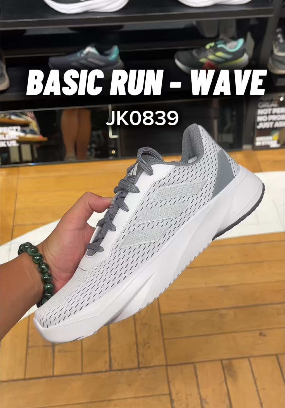 Adidas Basic Run-Wave: nhẹ, thoải mái, mà giá chỉ ~1.15 triệu! Giày chạy hay đi chơi đều ổn hết. #adidas #Running #giaychaybo #congnucuoi 